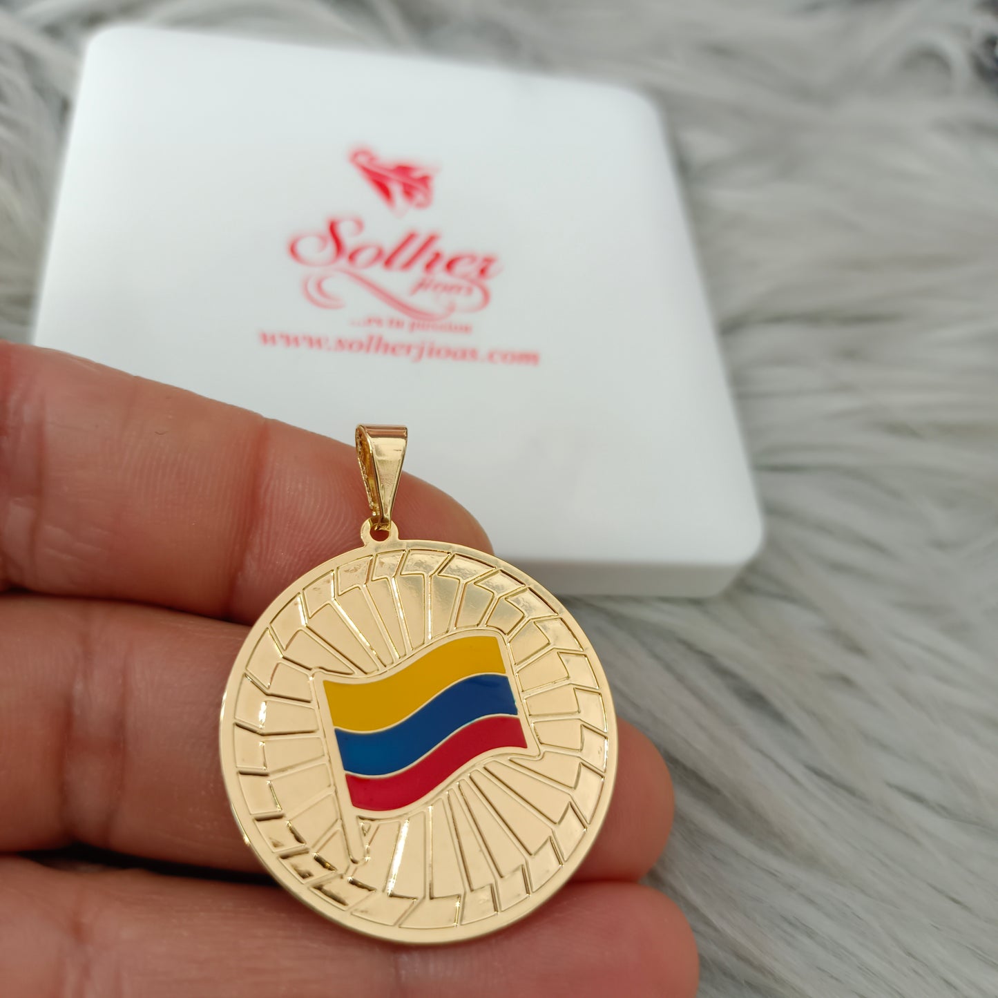 Colgante Colombia 🇨🇴 Mi Tierra Querida L  Gold .