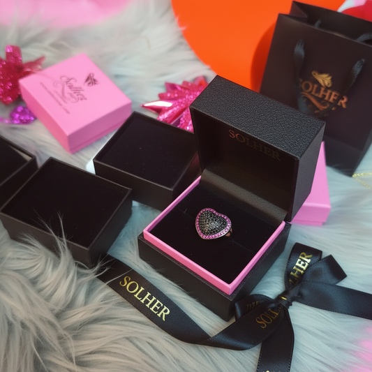 Anillo con Corazon Circonitas Fuscia y Onix