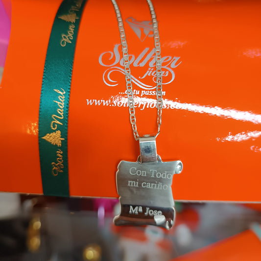 Cadena con  Placa Pergamino Personalizado Plata.
