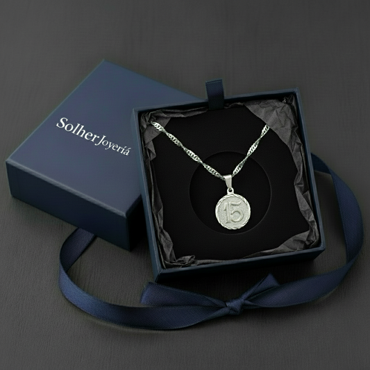 Cadena con Colgante Quince en Relieve Plata