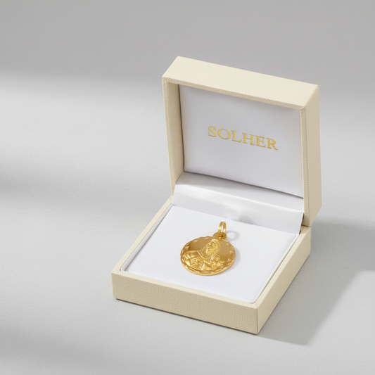 Medalla Virgen del Carmen 100% en Oro amarillo de 18 Kl con borde tallado.