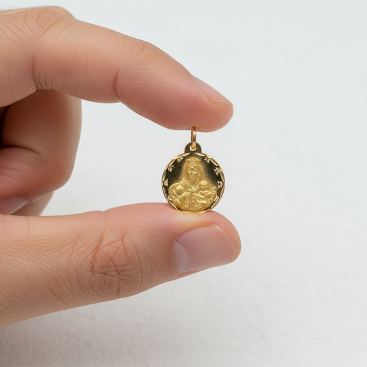 Medalla Virgen del Carmen 100%  en Oro de 18 Kl con borde tallado.  17 mm.