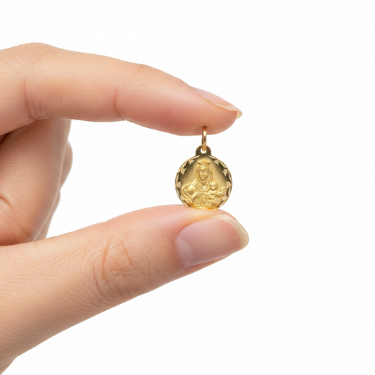 Medalla Virgen del Carmen 100% en Oro de 18 Kl con borde tallado 13 mm.
