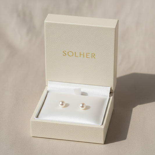 Pendientes para Bebe en 100%Oro de 18 Kl. con perlas Shell. Cierre de presión. 4mm.