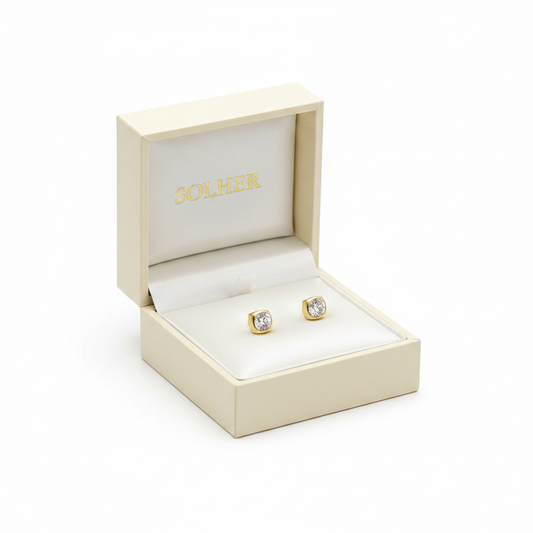 Pendientes cuadrados para niña  en 100% Oro de 18 Kl. con circonitas.  Cierre de rosca. 3x3mm.