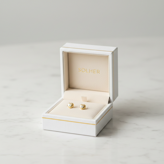 Pendientes de corazón para Bebe 100%  en Oro de 18 Kl. con circonitas.  Cierre de rosca. 4x4mm.