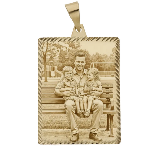 Placa lisa  Hecho 100% en Oro de 18 Kl y forma rectangular con borde tallado.