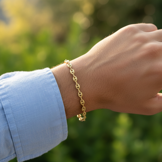 Pulsera en 100%  Oro de 18 Kl. Modelo de eslabones calabrote hueco.