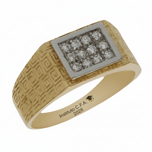 Anillo Personalizado Graduación  100% en Oro de 18 Kl. tallado en los laterales con grecas y con circonitas.