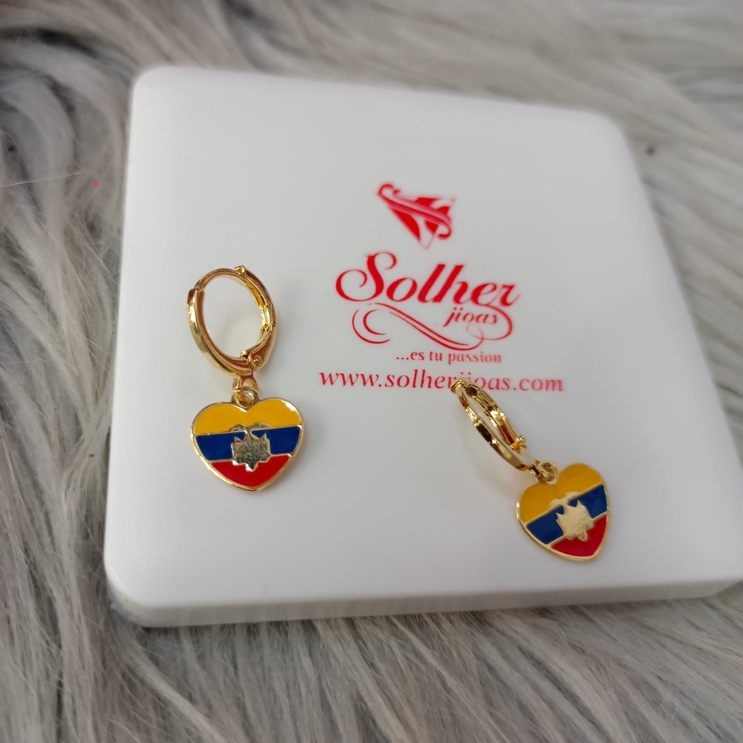 Pendiente Corazón ❤️ Ecuador 🇪🇨 Cierre Aro Gold.