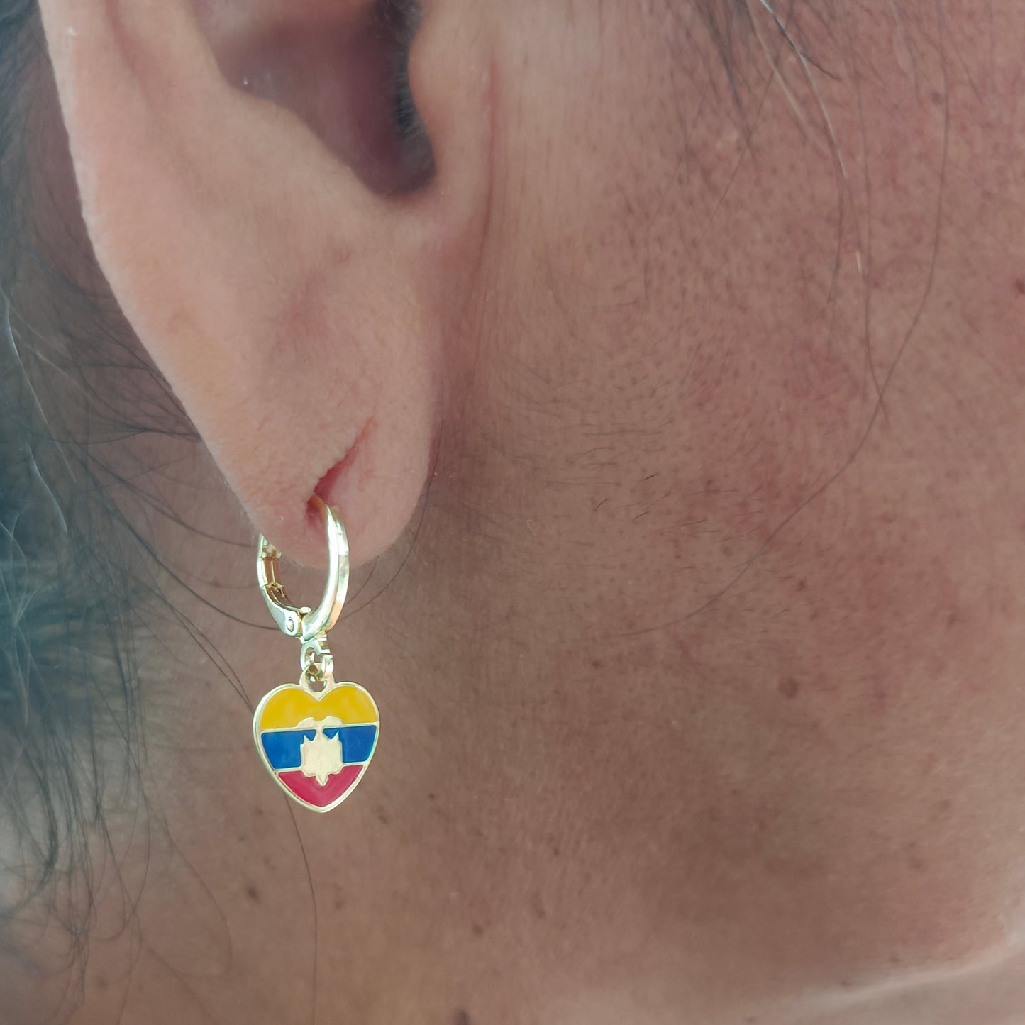 Pendiente Corazón ❤️ Ecuador 🇪🇨 Cierre Aro Gold.