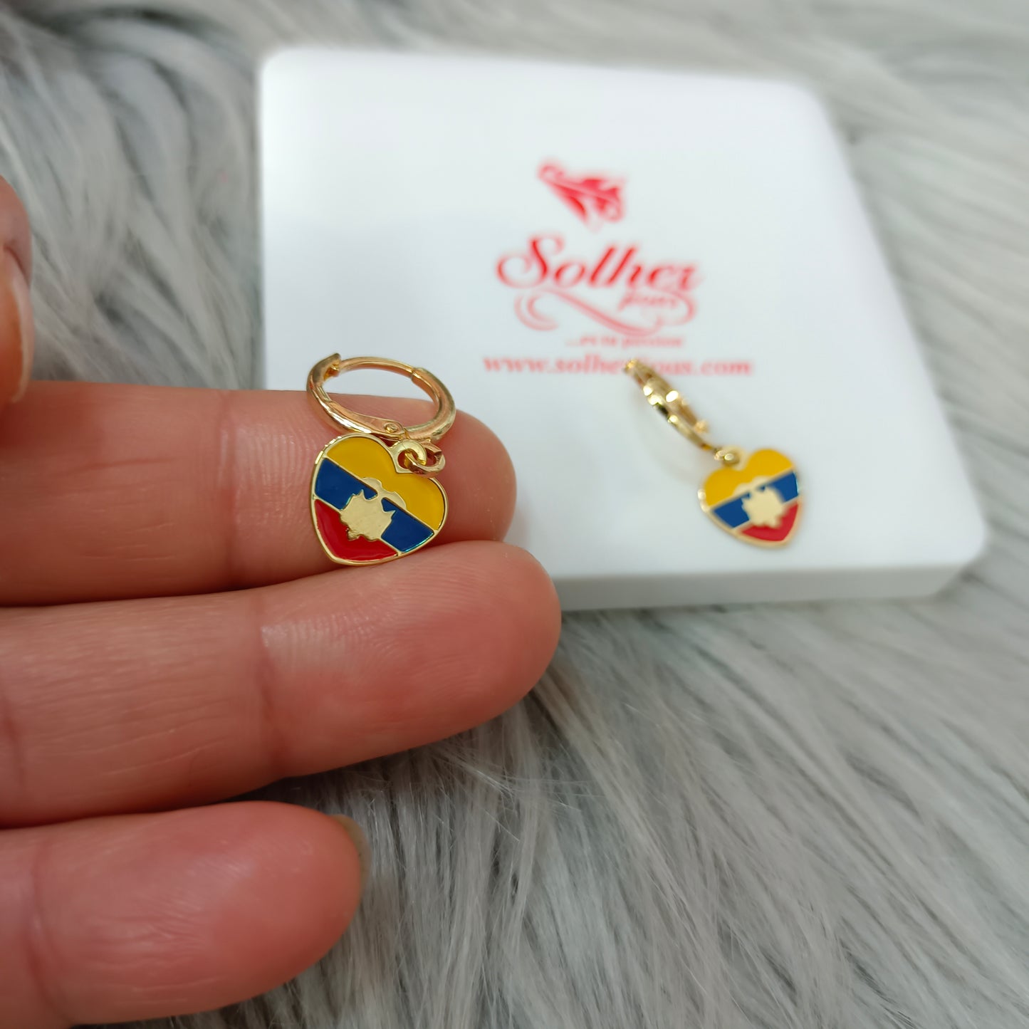 Pendiente Corazón ❤️ Ecuador 🇪🇨 Cierre Aro Gold.