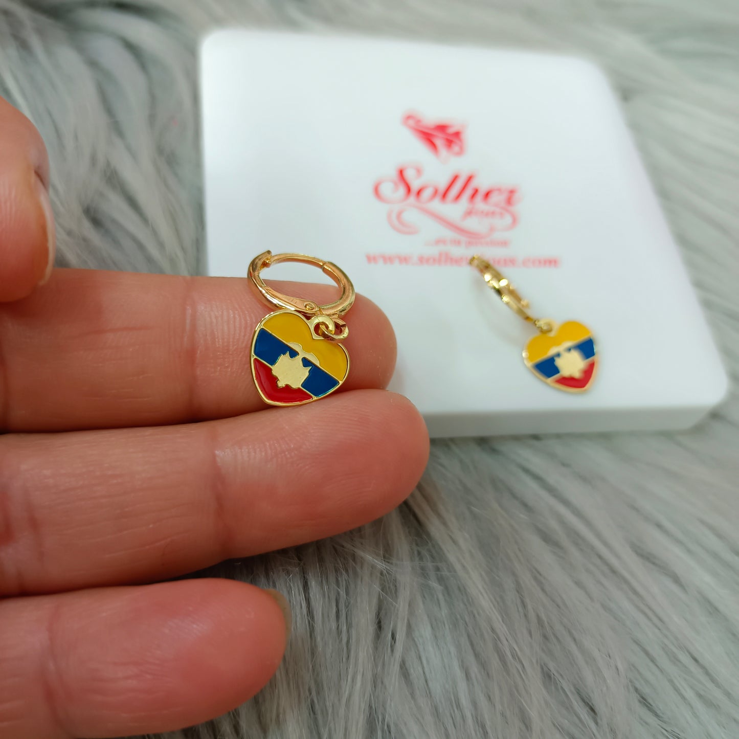 Pendiente Corazón ❤️ Ecuador 🇪🇨 Cierre Aro Gold.