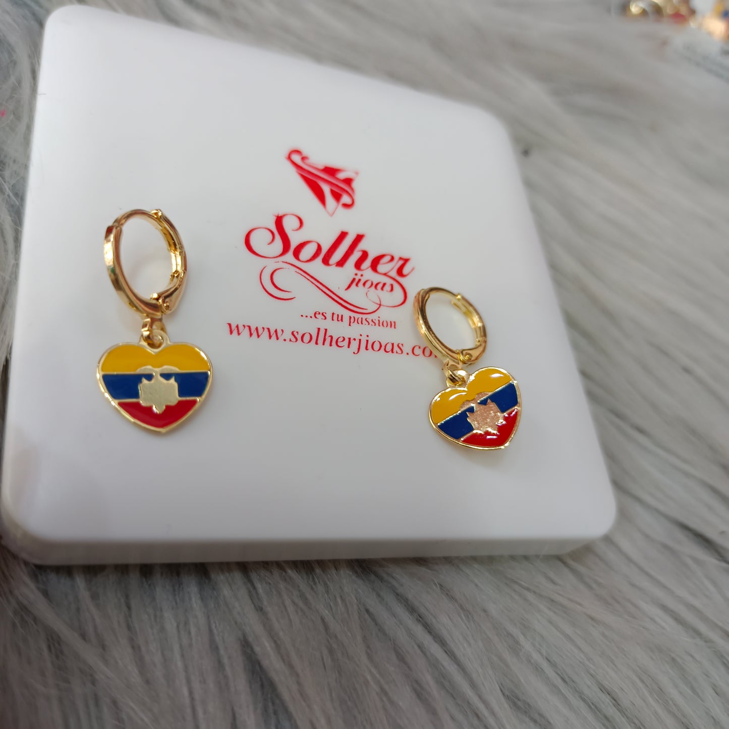 Pendiente Corazón ❤️ Ecuador 🇪🇨 Cierre Aro Gold.