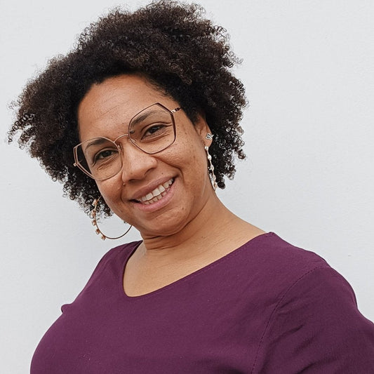 Argollas XXL Media Luna con Cinco Circón Gold.